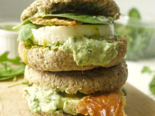 https://www.healthyrecipeecstasy.com/wp-content/uploads/2016/03/green-goddess-egg-sandwich-with-crispy-prosciutto-6-500x375.jpg